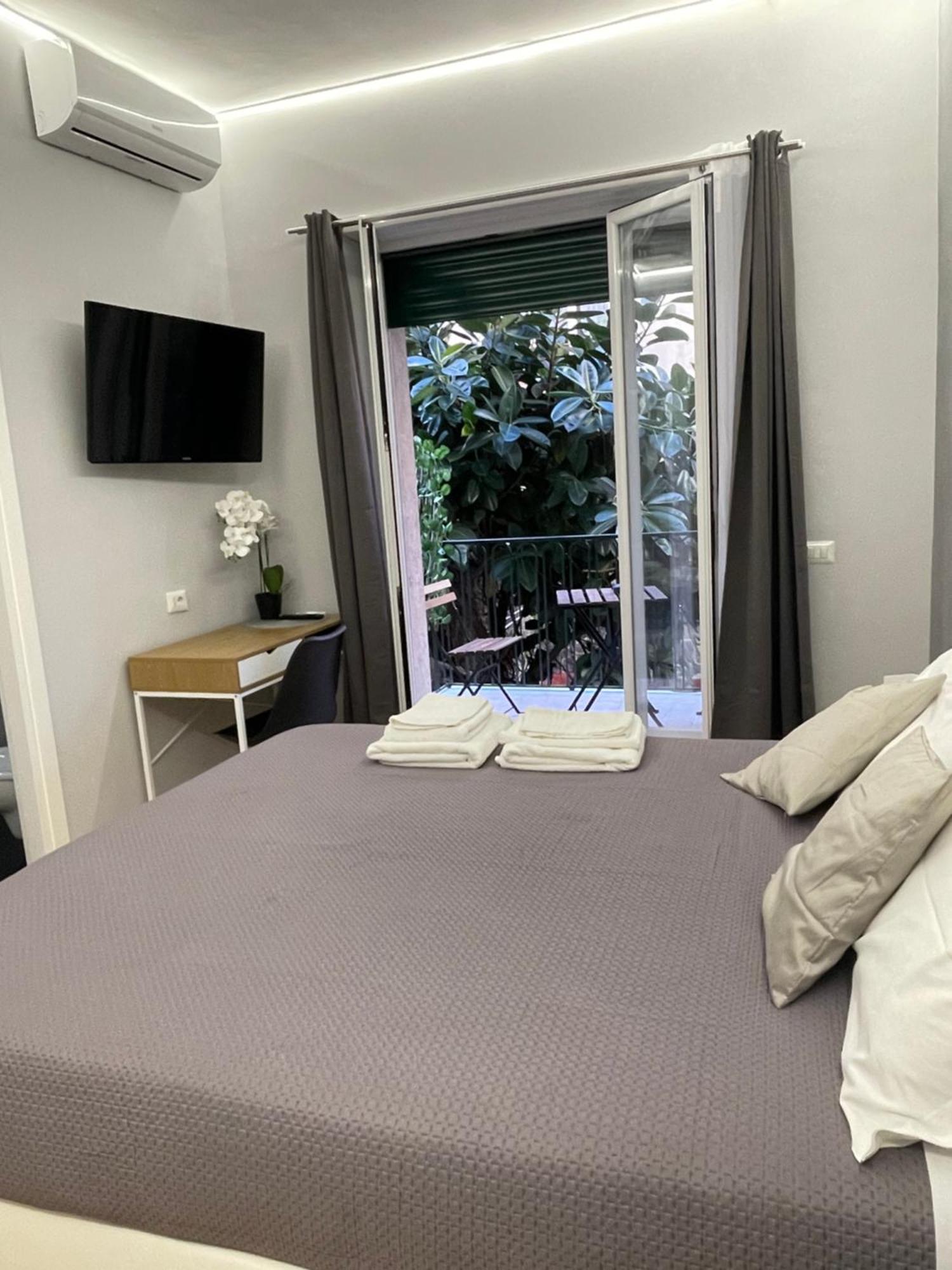 Vomero Suite And Deluxe Room B&B Napoli Exterior photo
